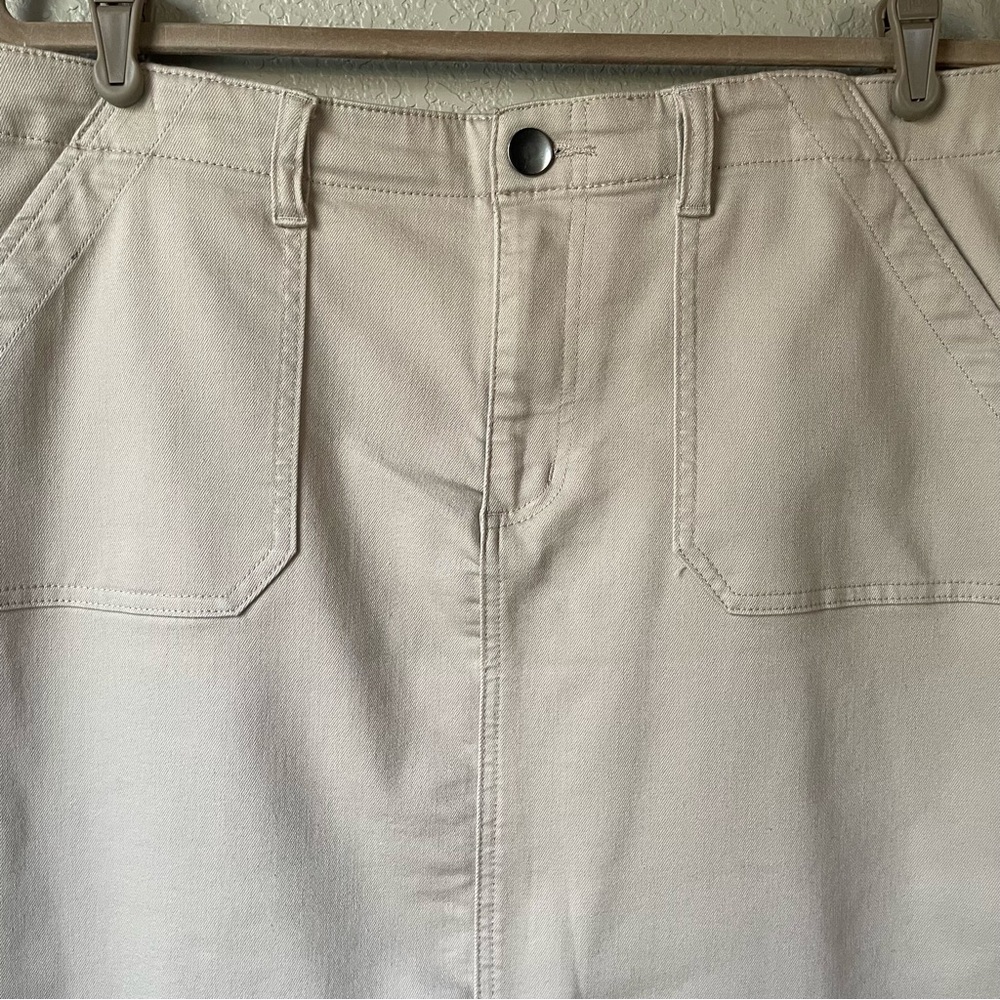 Christopher & Banks Womens 12 Solid Tan Khaki Pencil Skirt Pockets Modest Church - Picture 2 of 8